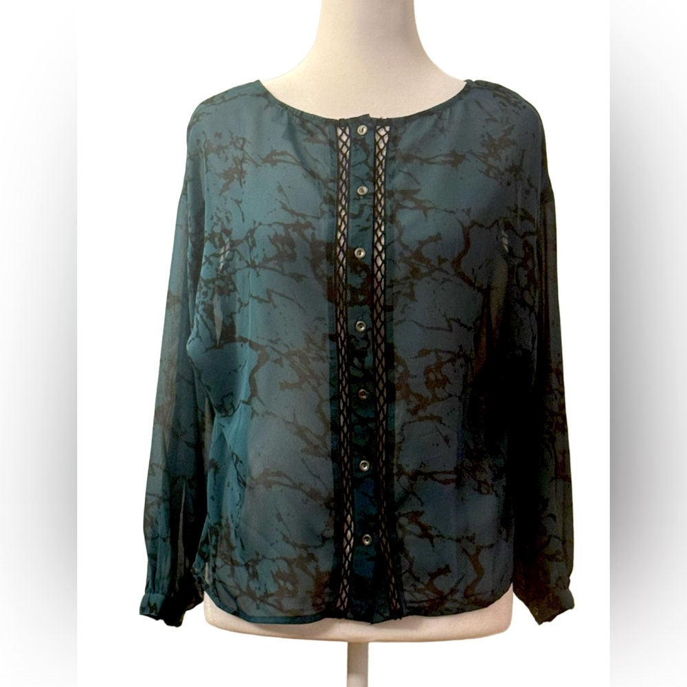 Gorgeous LUCKY Sheer Dk Green w/black swirl & Intricate Crocheted Button Placket